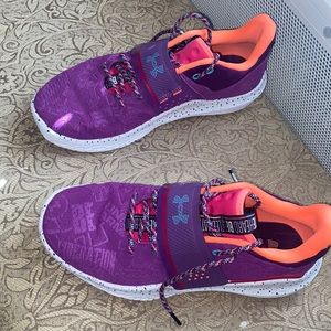 Size 13 under armour basketball sneaker